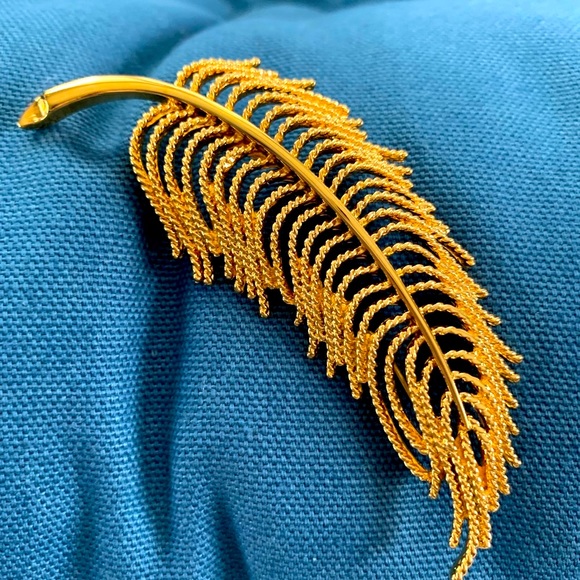 Monet Jewelry - Vintage Monet Brooch